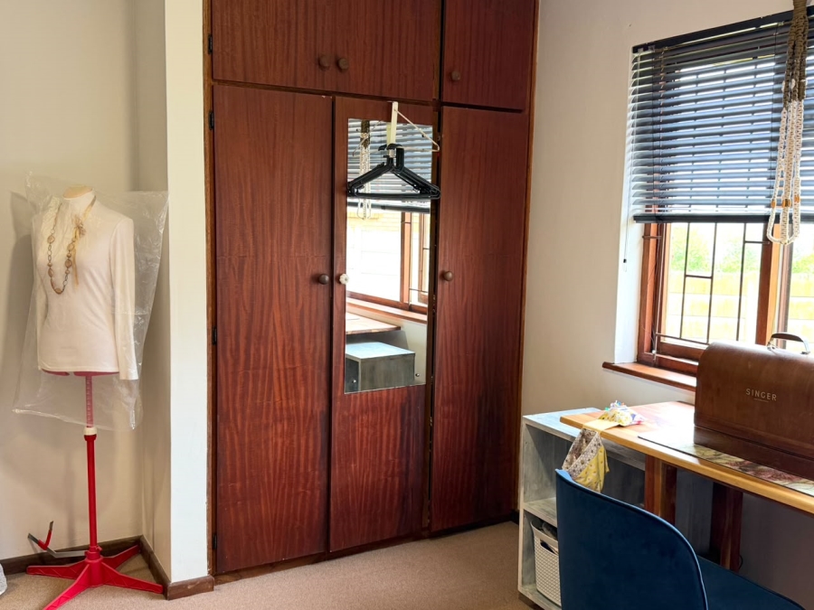 4 Bedroom Property for Sale in Fraaiuitsig Western Cape